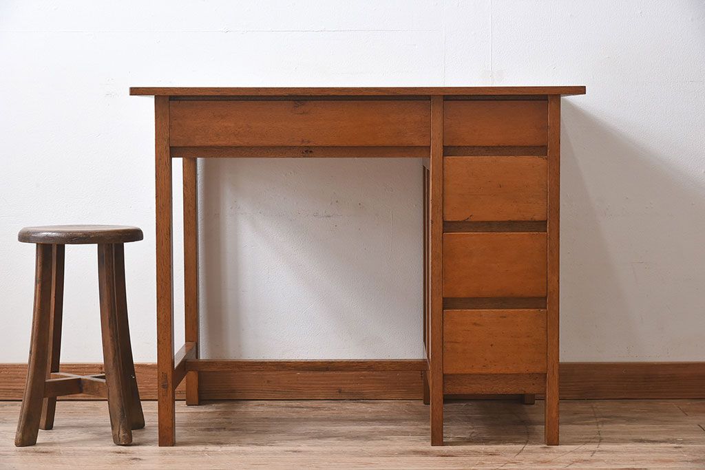 レトロ家具　ラワン材製　シンプル　昭和レトロな古い木の片袖机(3)