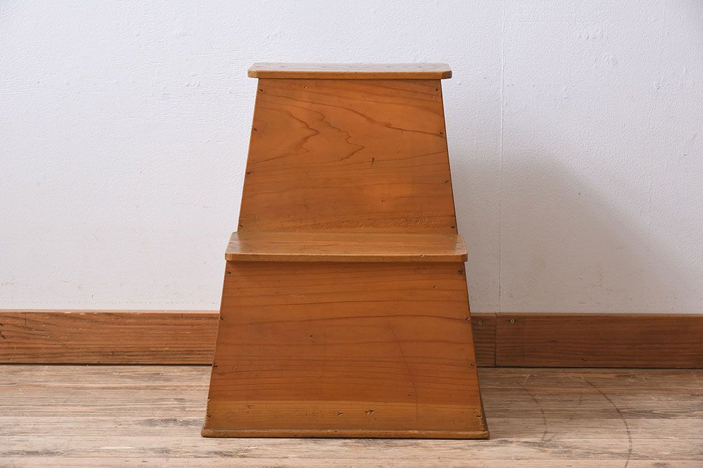 アンティーク雑貨　アンティーク　レトロ　古い木製の踏み台(欅・檜)