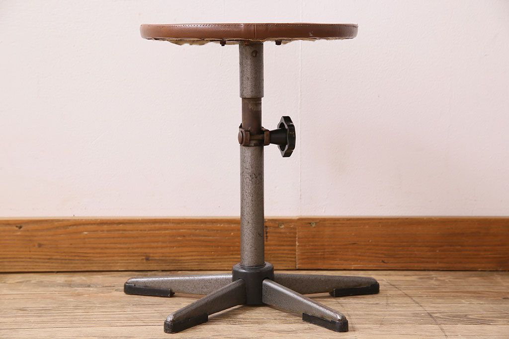 ヴィンテージ家具　イギリスビンテージ　当時物　シャビーな回転椅子(スツール)(2)