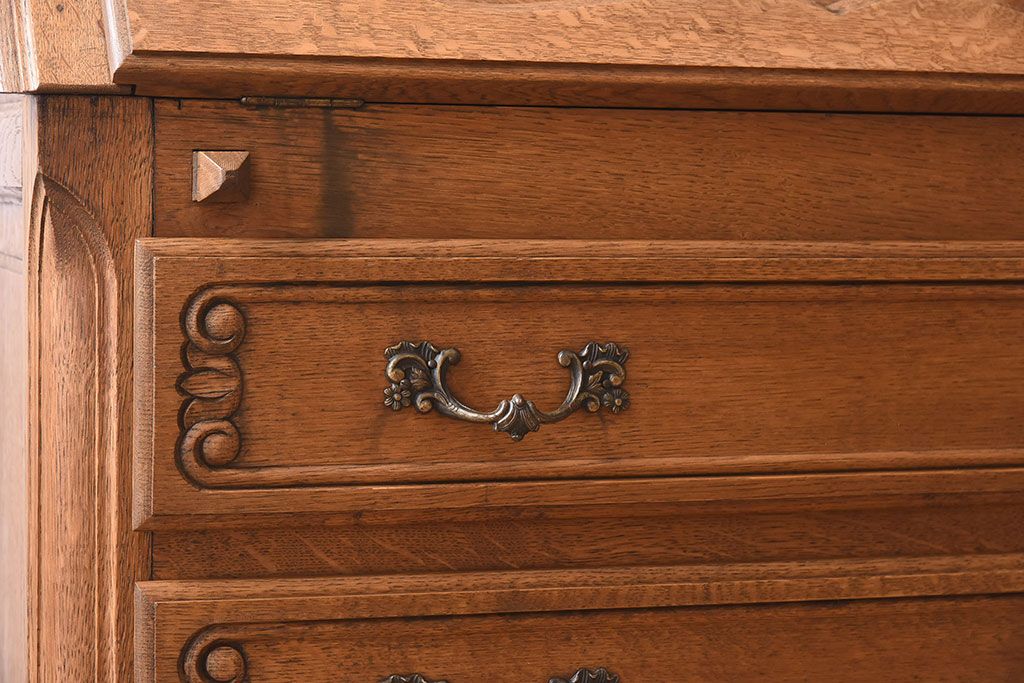 ヴィンテージ家具　フランスビンテージ　美しい彫刻入り!上質なオーク材製のライティングビューロー