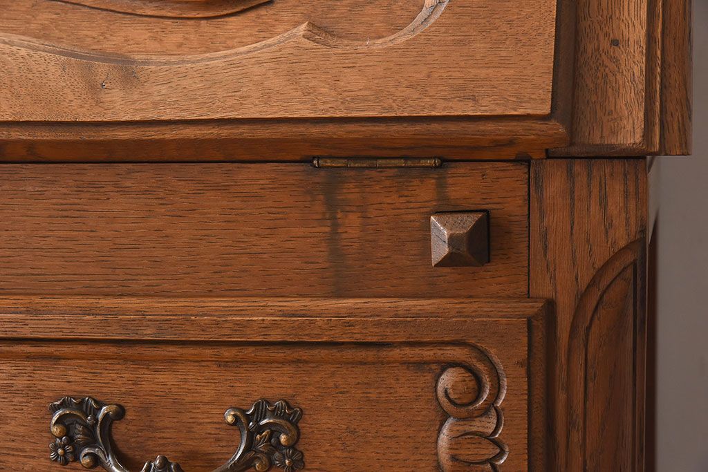 ヴィンテージ家具　フランスビンテージ　美しい彫刻入り!上質なオーク材製のライティングビューロー