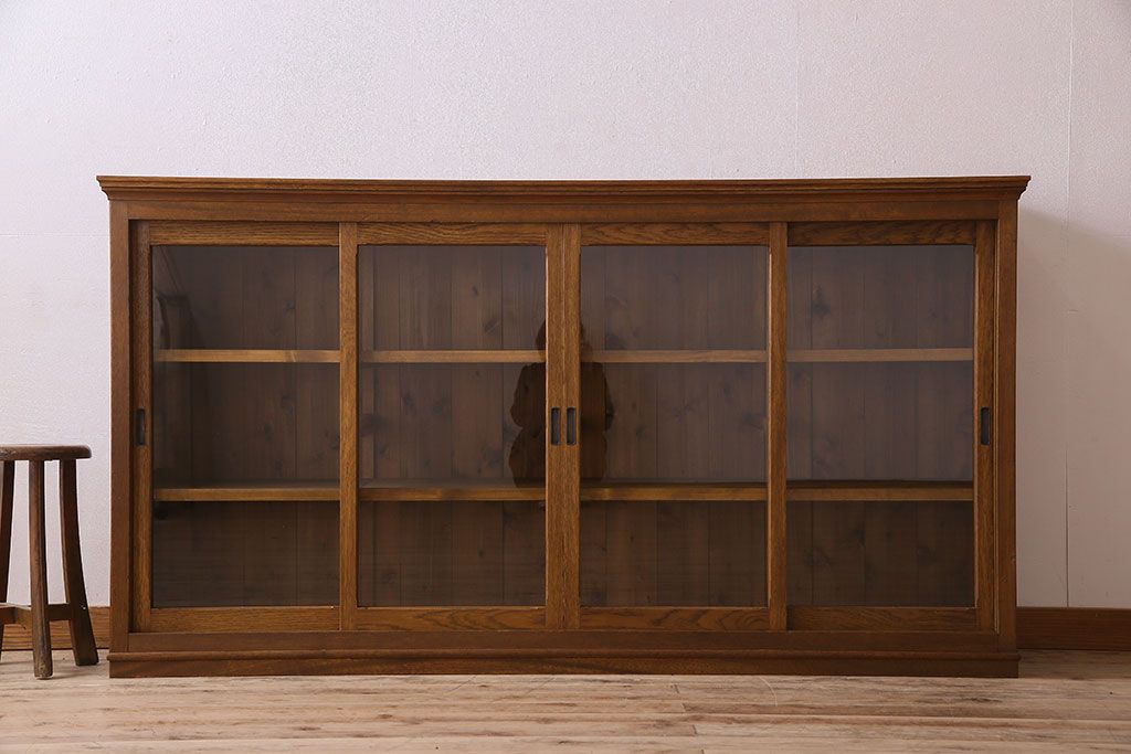 アンティーク家具　和製アンティーク　オーク材製!四枚引き戸のシンプルなガラス戸棚(収納棚・サイドボード)