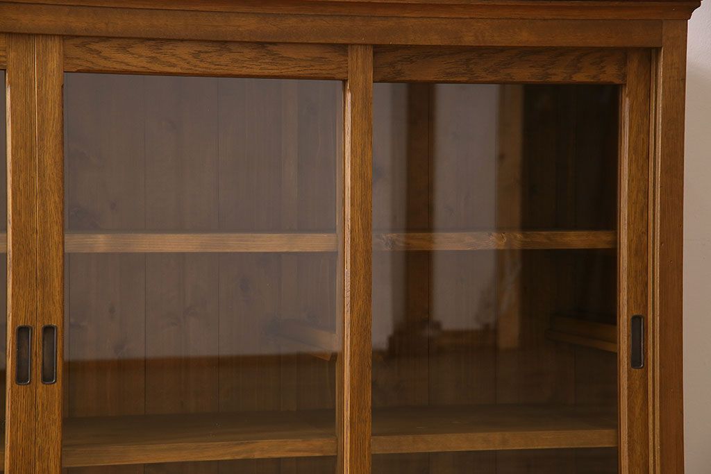 アンティーク家具　和製アンティーク　オーク材製!四枚引き戸のシンプルなガラス戸棚(収納棚・サイドボード)