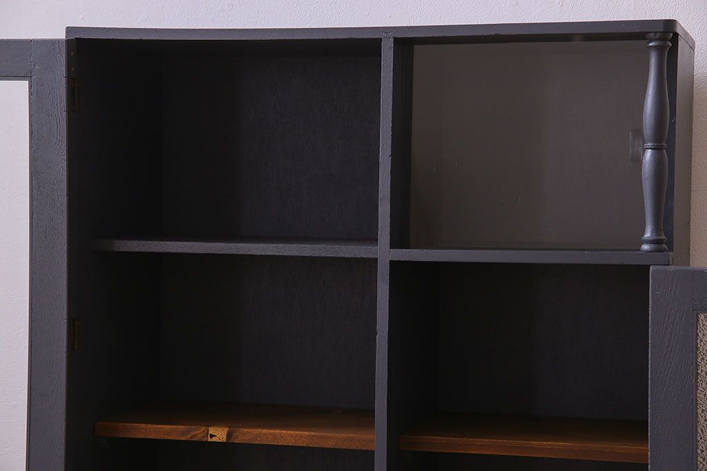 レトロ家具　昭和レトロ　クリアガラスとダイヤガラスのお洒落なアンティークペイント本箱(ブックケース)