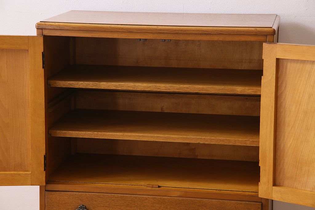 ヴィンテージ家具　1940年　イギリスビンテージ　オーク材製の杢目が美しいチェスト(引き出し)
