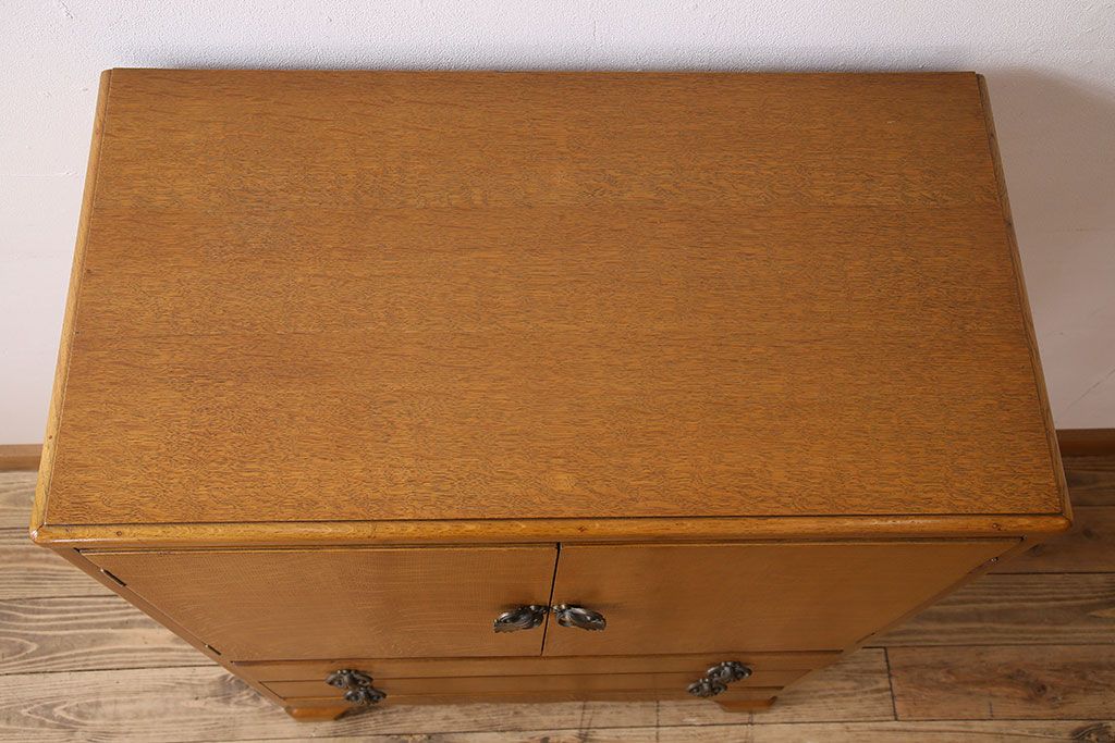 ヴィンテージ家具　1940年　イギリスビンテージ　オーク材製の杢目が美しいチェスト(引き出し)
