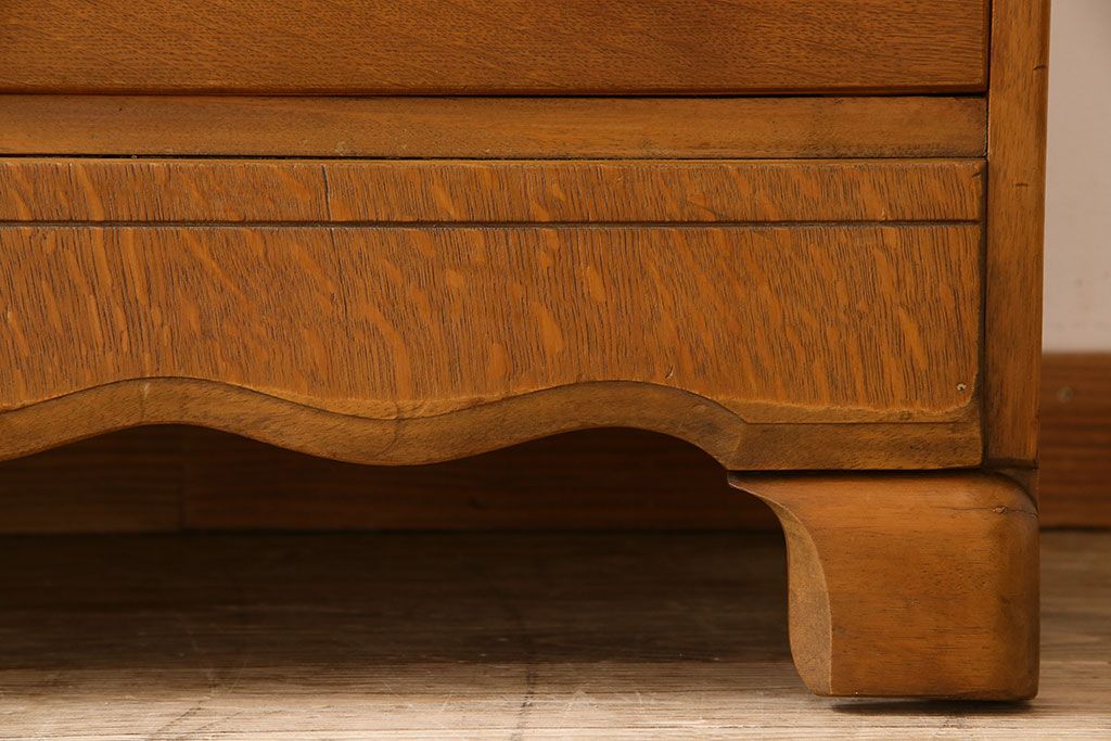 ヴィンテージ家具　1940年　イギリスビンテージ　オーク材製の杢目が美しいチェスト(引き出し)