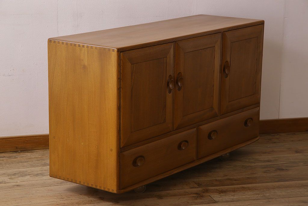 ヴィンテージ家具　ERCOL(アーコール)　イギリスビンテージ　シンプルなサイドボード(サイドキャビネット)
