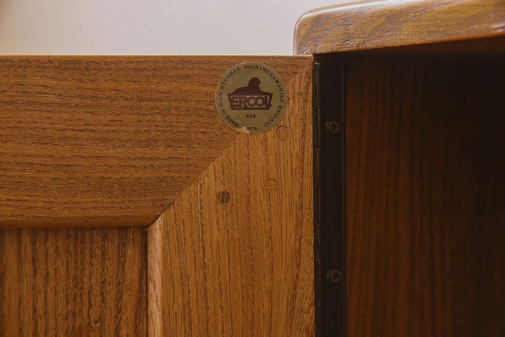 ヴィンテージ家具　ERCOL(アーコール)　イギリスビンテージ　シンプルなサイドボード(サイドキャビネット)