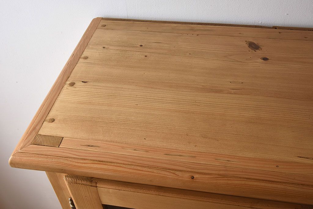 アンティーク家具　フランスアンティーク　パイン材　木のぬくもり溢れるカップボード(食器棚、キャビネット)