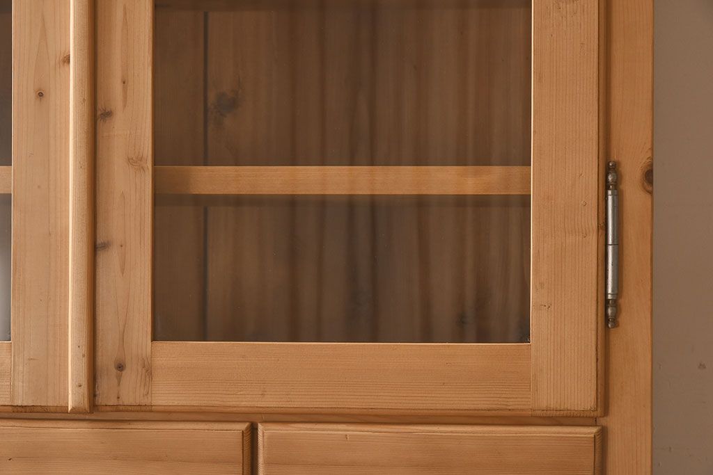 アンティーク家具　フランスアンティーク　パイン材　木のぬくもり溢れるカップボード(食器棚、キャビネット)