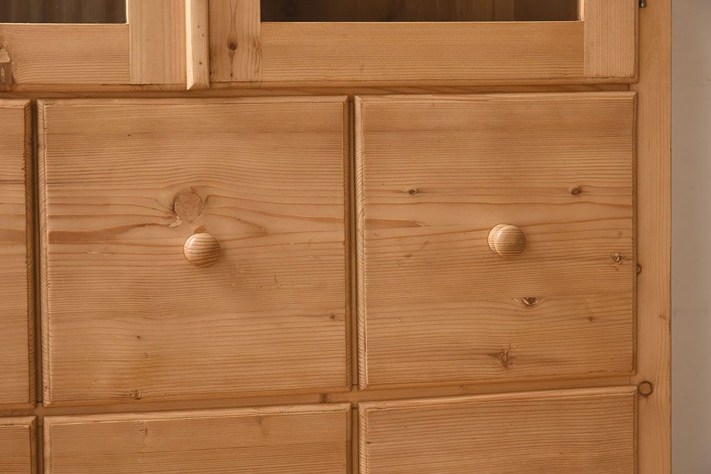アンティーク家具　フランスアンティーク　パイン材　木のぬくもり溢れるカップボード(食器棚、キャビネット)