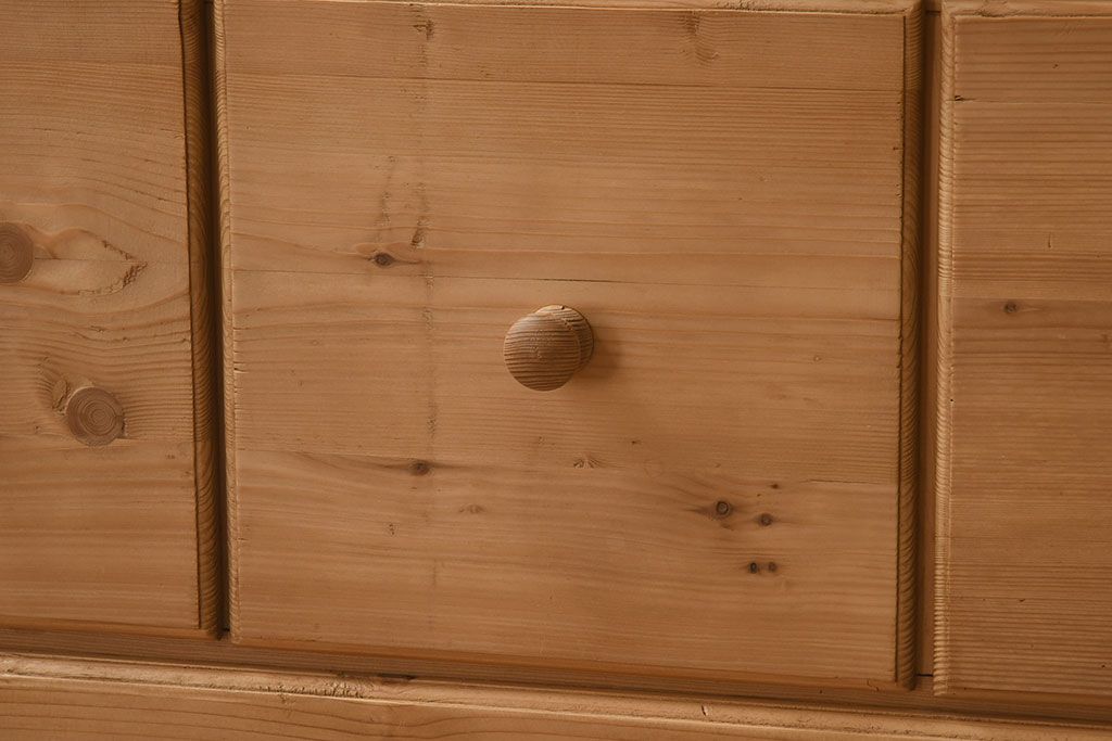 アンティーク家具　フランスアンティーク　パイン材　木のぬくもり溢れるカップボード(食器棚、キャビネット)