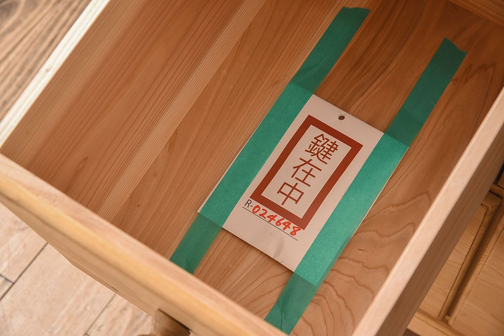 アンティーク家具　フランスアンティーク　パイン材　木のぬくもり溢れるカップボード(食器棚、キャビネット)