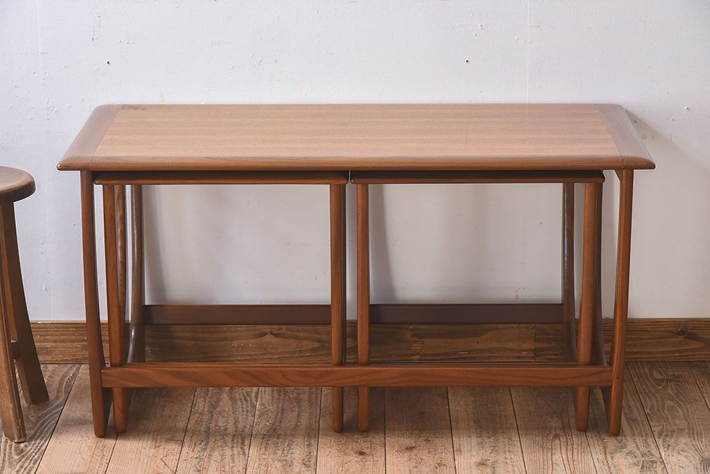 ヴィンテージ家具　北欧ビンテージ　G-PLAN(ジープラン)　チーク材　洗練されたデザインがおしゃれなネストテーブル(1)