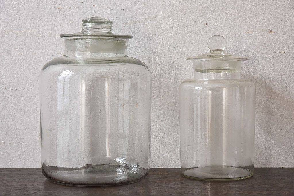 アンティーク雑貨 昭和レトロ アンティークの蓋付きガラス瓶大小2個 