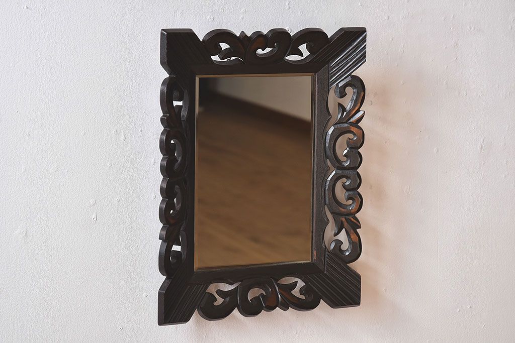 アンティーク雑貨　ビンテージ　レトロな壁掛け鏡(ミラー)