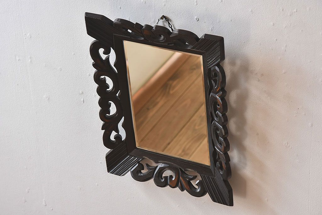 アンティーク雑貨　ビンテージ　レトロな壁掛け鏡(ミラー)