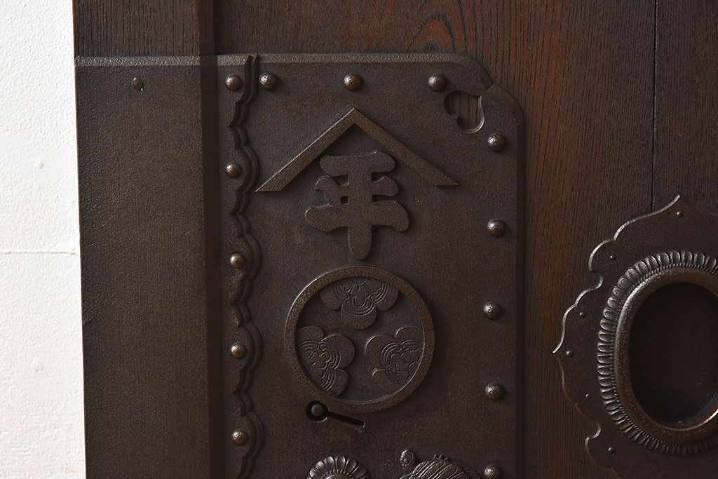 明治〜大正期　総欅材のアンティーク蔵戸(玄関戸)