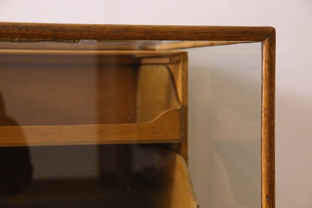 アンティーク家具　1960年頃　イギリスアンティーク　おしゃれなシャツケース(ガラスケース、ショーケース)
