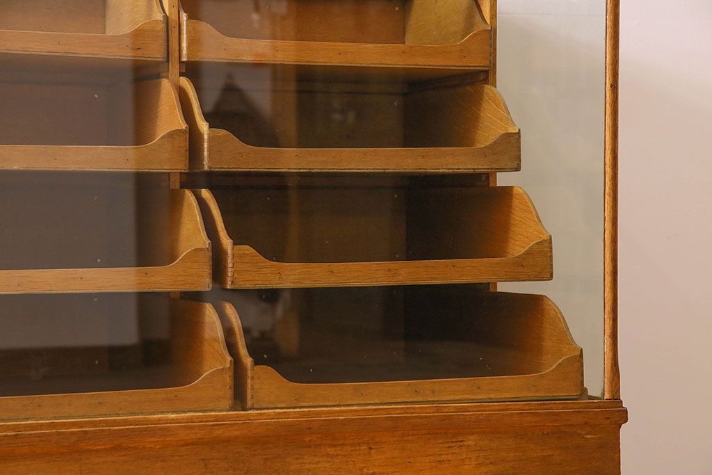 アンティーク家具　1960年頃　イギリスアンティーク　おしゃれなシャツケース(ガラスケース、ショーケース)