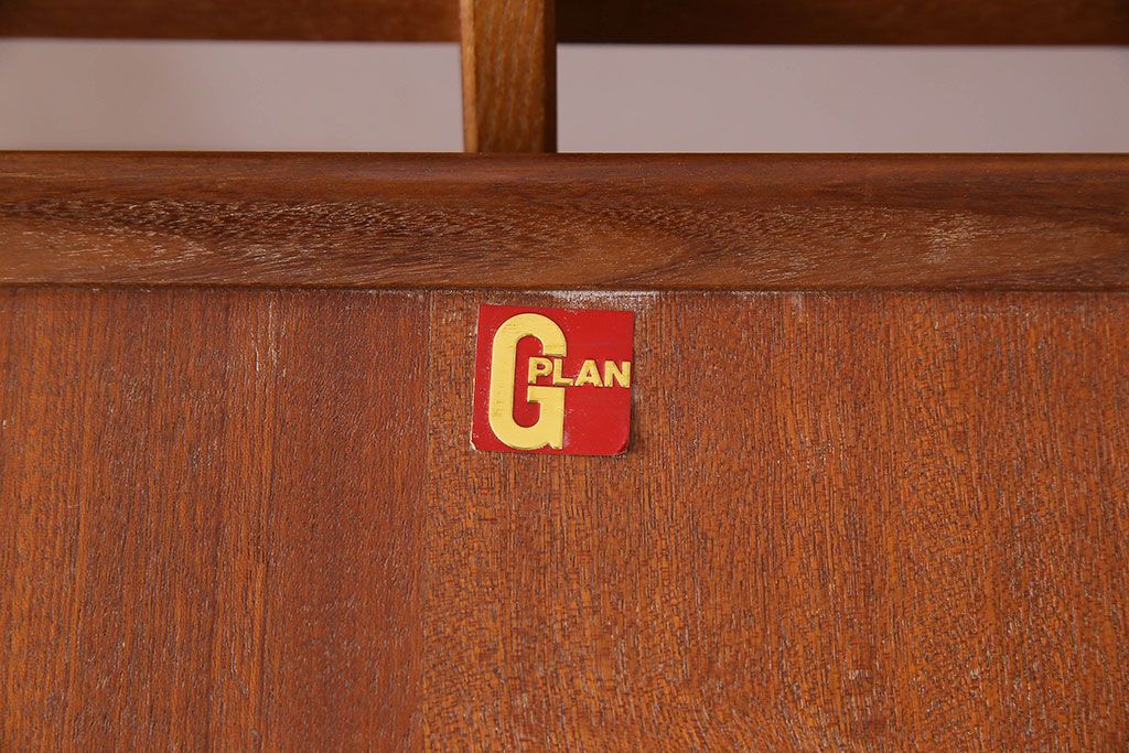 ヴィンテージ家具　北欧ビンテージ　G-PLAN(ジープラン) ウォールナット材製　シンプルなエクステンションテーブル(2)