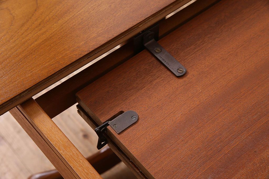 ヴィンテージ家具　北欧ビンテージ　G-PLAN(ジープラン) ウォールナット材製　シンプルなエクステンションテーブル(2)