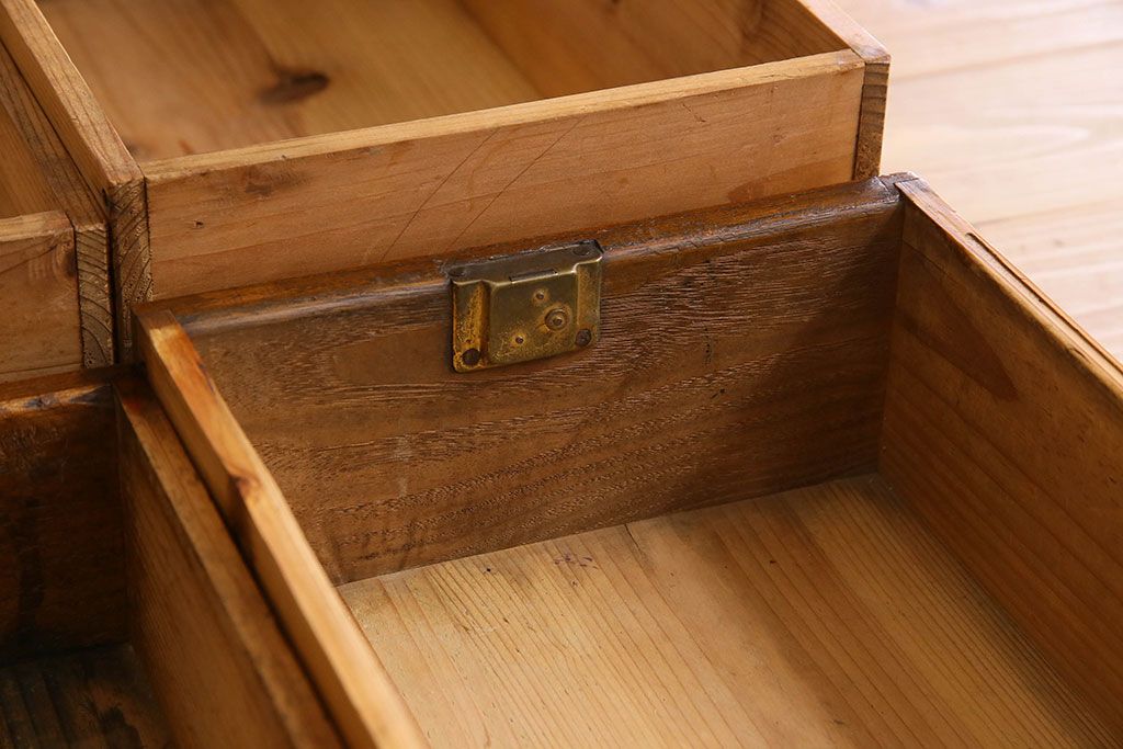アンティーク家具　作業台付き　栗材　アンティークデスクサイドチェスト(小引き出し)