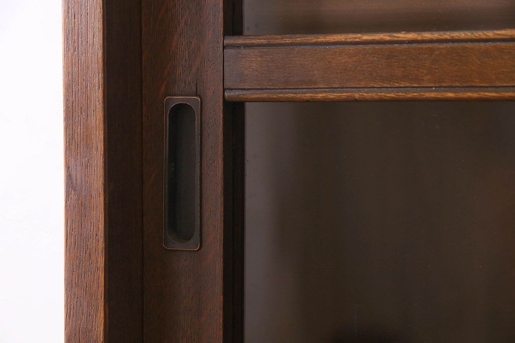 アンティーク家具　ナラ材製　大正ロマン　上質なデザインの収納棚(戸棚)