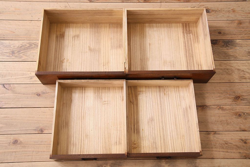 アンティーク家具　和製アンティーク　高級品　三方桑材の茶箪笥(茶棚、飾り棚、陳列棚)