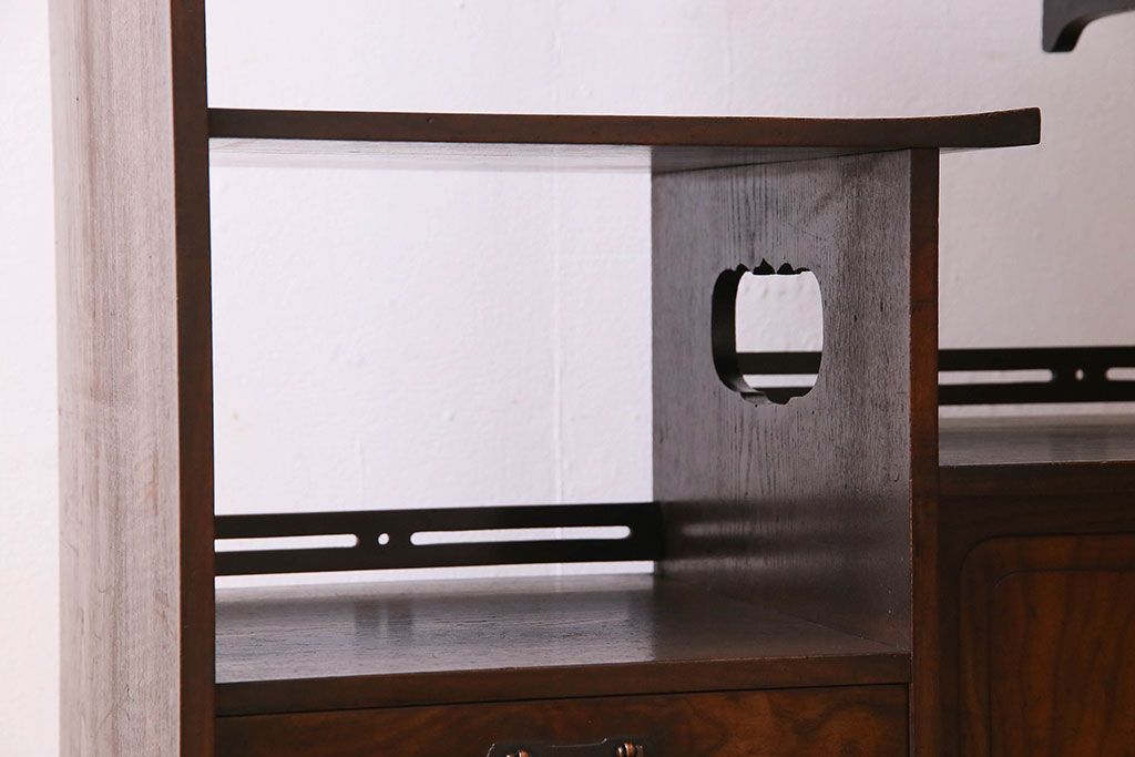 アンティーク家具　和製アンティーク　高級品　三方桑材の茶箪笥(茶棚、飾り棚、陳列棚)