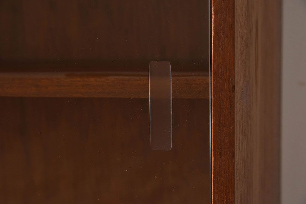 ヴィンテージ家具　イギリスビンテージ　AVALON製　シンプルなデザインのサイドキャビネット(サイドボード)