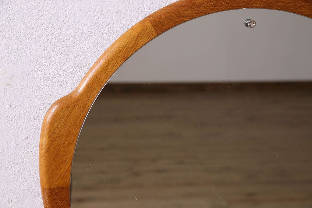 アンティーク雑貨　北欧家具　チーク材製　おしゃれなフレームの壁掛けミラー(鏡)(1)