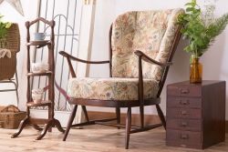 イギリスブランド家具　ERCOL(アーコール)製のクッションチェア(アームチェア、ソファ)