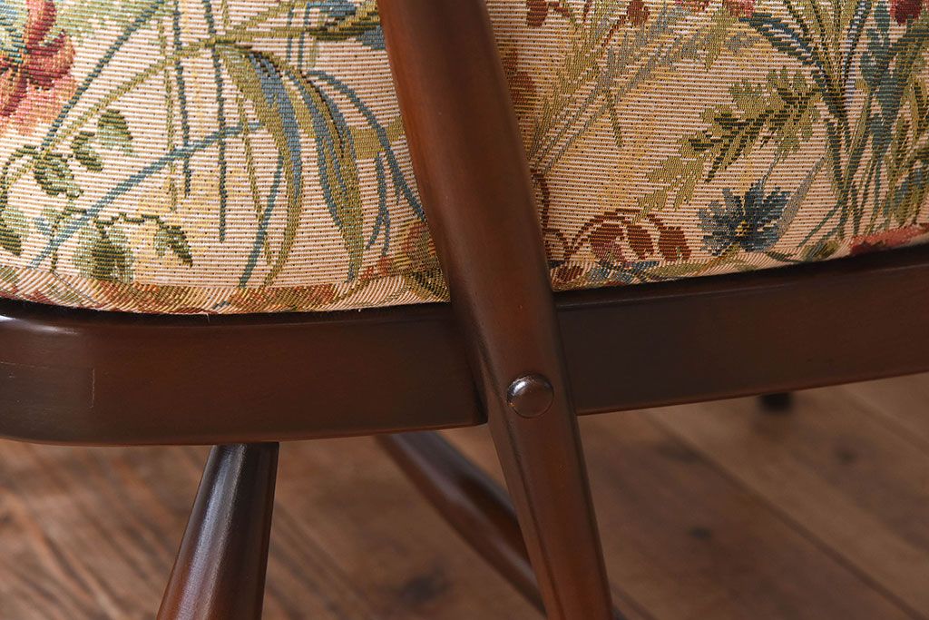 イギリスブランド家具　ERCOL(アーコール)製のクッションチェア(アームチェア、ソファ)