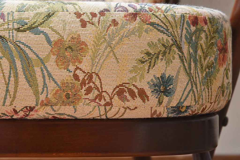 イギリスブランド家具　ERCOL(アーコール)製のクッションチェア(アームチェア、ソファ)