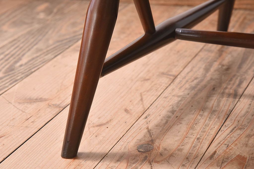 イギリスブランド家具　ERCOL(アーコール)製のクッションチェア(アームチェア、ソファ)