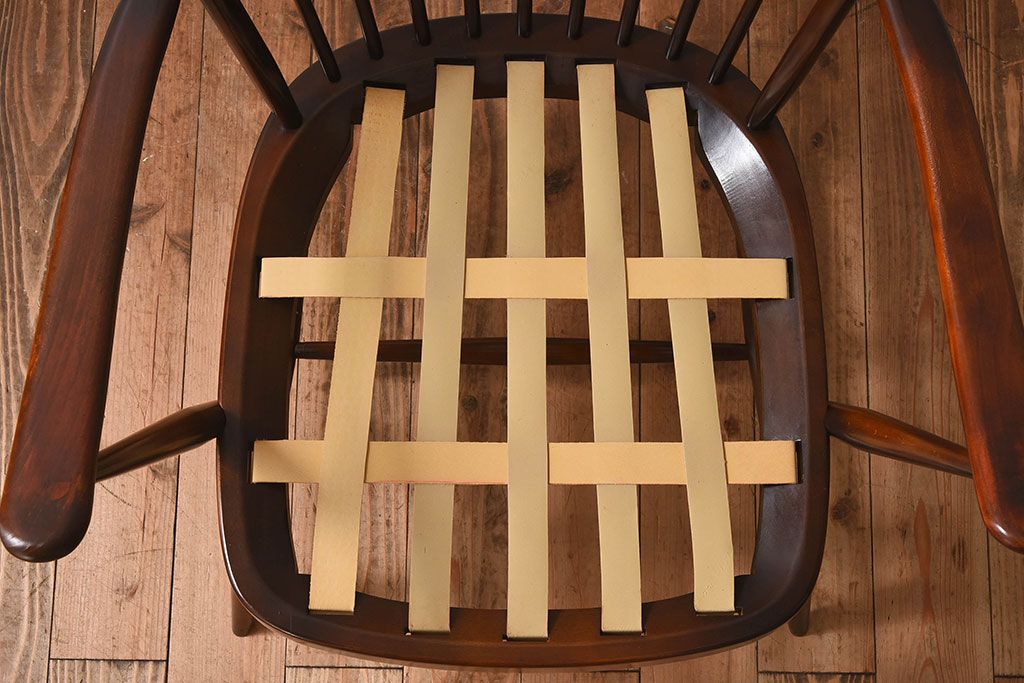 イギリスブランド家具　ERCOL(アーコール)製のクッションチェア(アームチェア、ソファ)