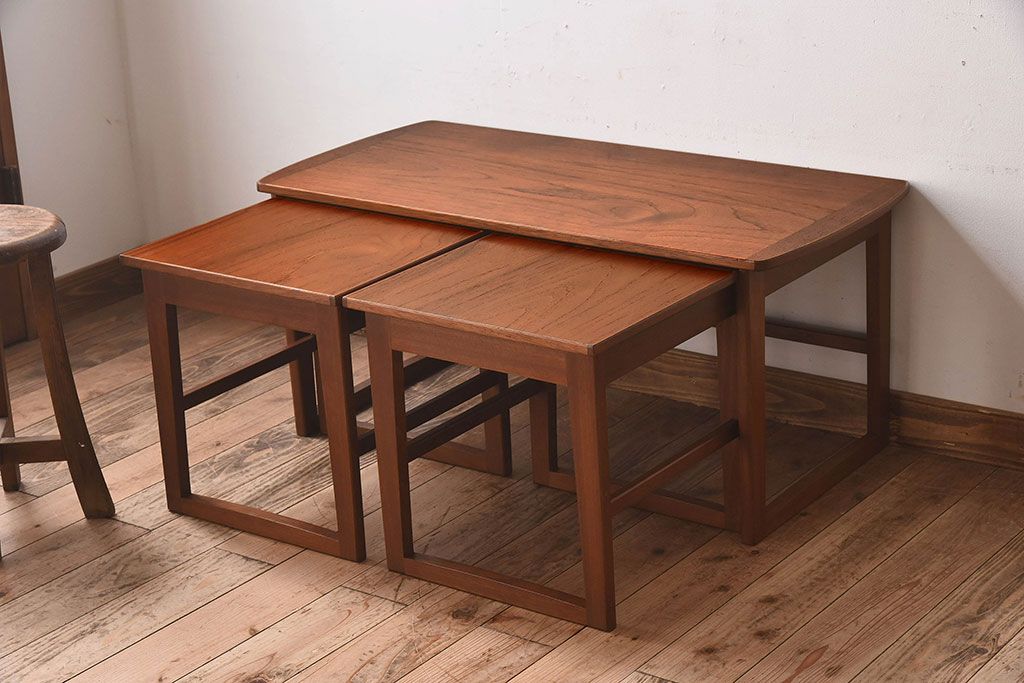 北欧家具　チーク材製　美しい木目のネストテーブル