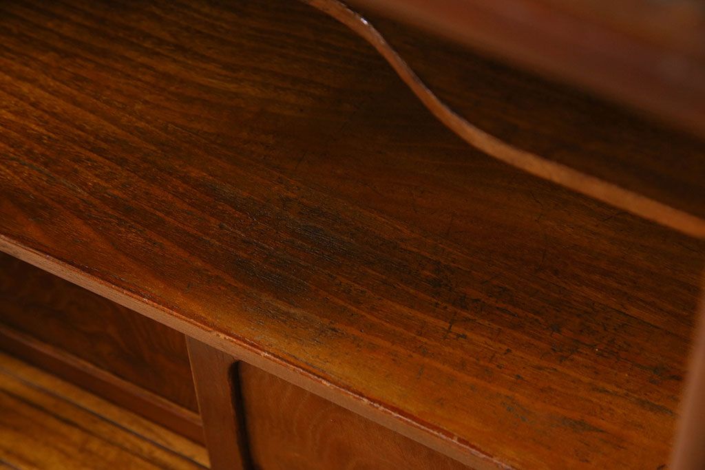 アンティーク家具　欅・桐材製　総無垢材　天然の木の温かみが魅力的な茶箪笥(茶棚)