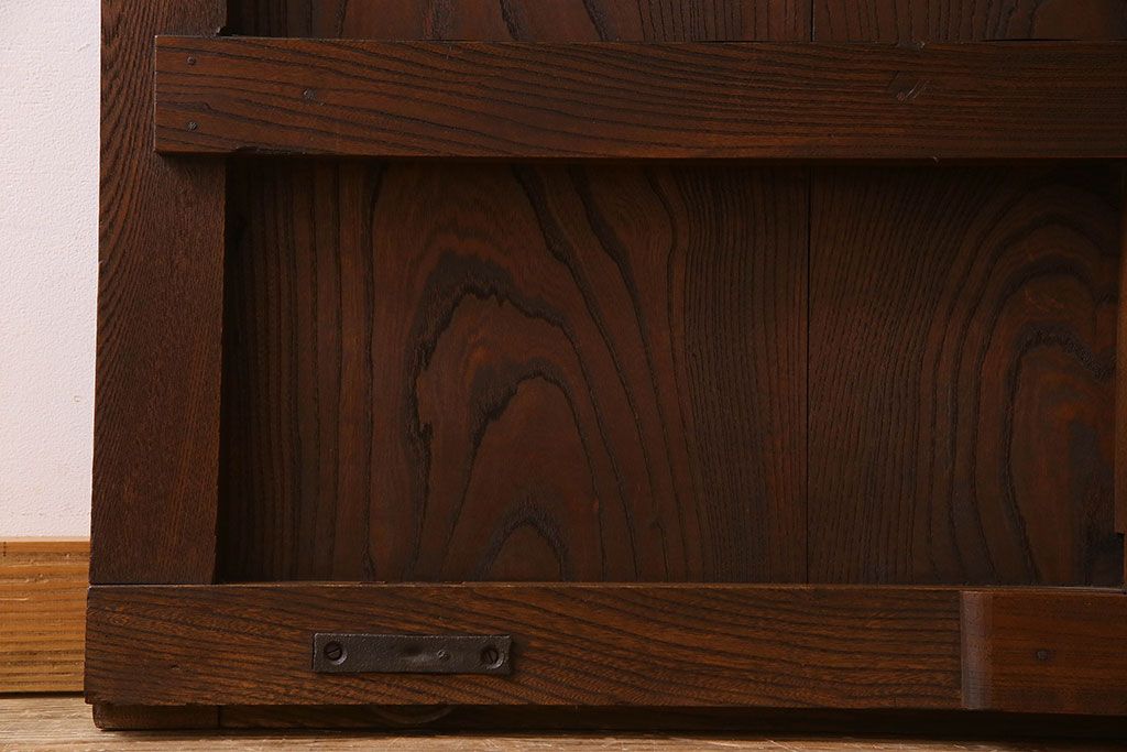 和製アンティーク　ケヤキ・カバ材　上質なデザインの蔵戸(引き戸、くぐり戸、玄関戸)