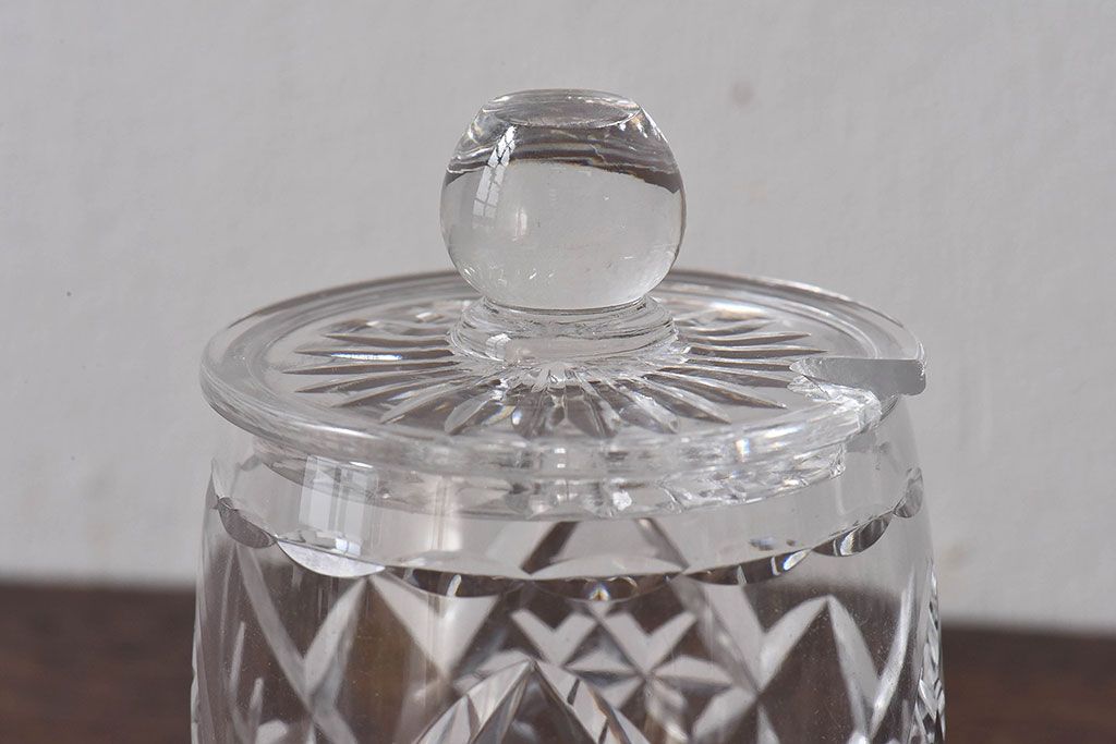 アンティーク雑貨　イギリスビンテージ　お洒落なデザインのガラス製シュガーポット(小物入れ)