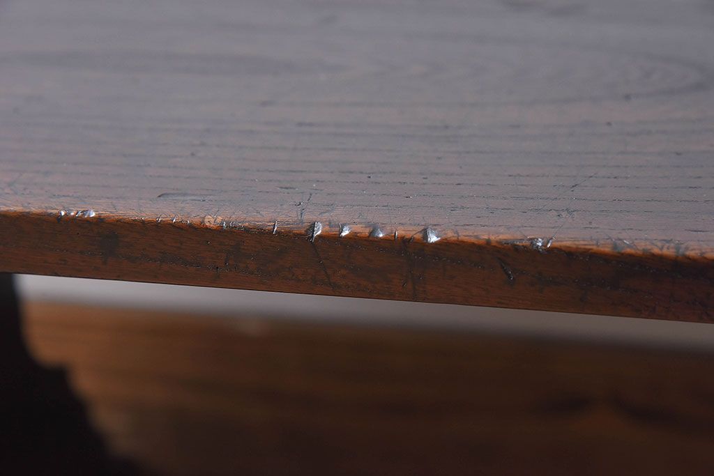 アンティーク雑貨　総ケヤキ材　天板一枚板!古い木の質感が味わい深い文机(1)