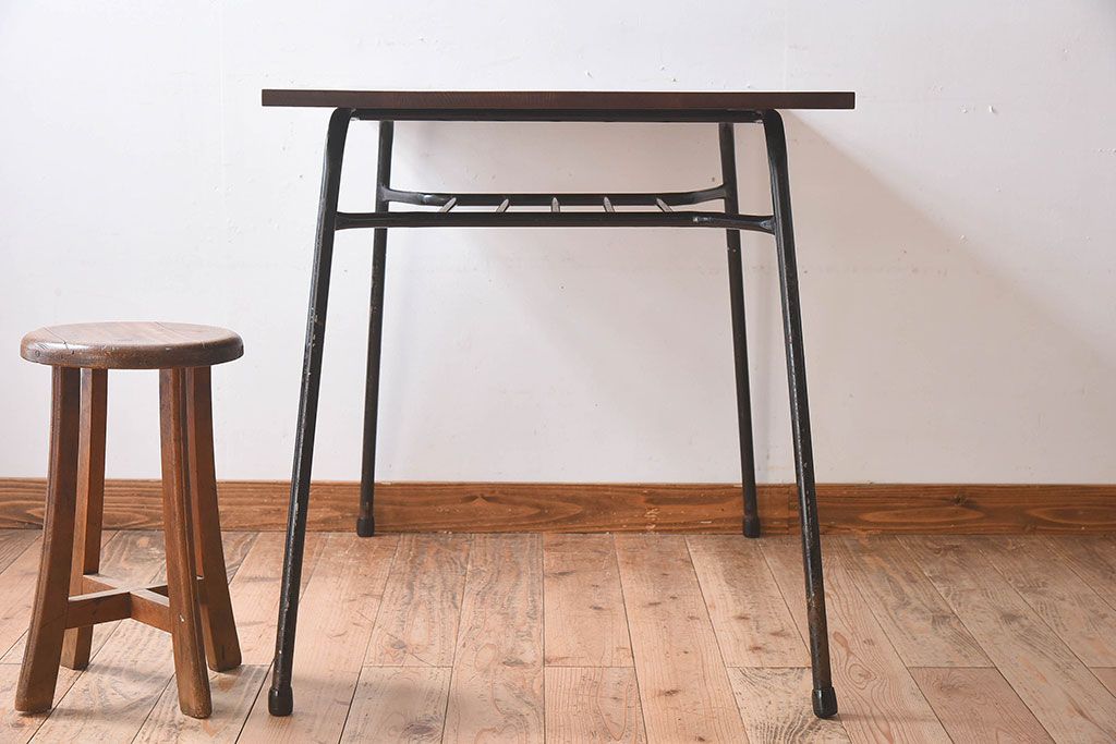 リメイク品　オーク材製天板の鉄脚テーブル(平机)(1)