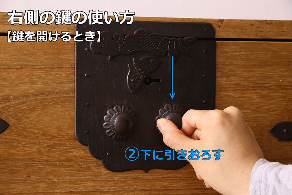 アンティーク家具　和製アンティーク　前面桐材の小振りな重ね二本松箪笥(衣装箪笥、桐箪笥、桐たんす)