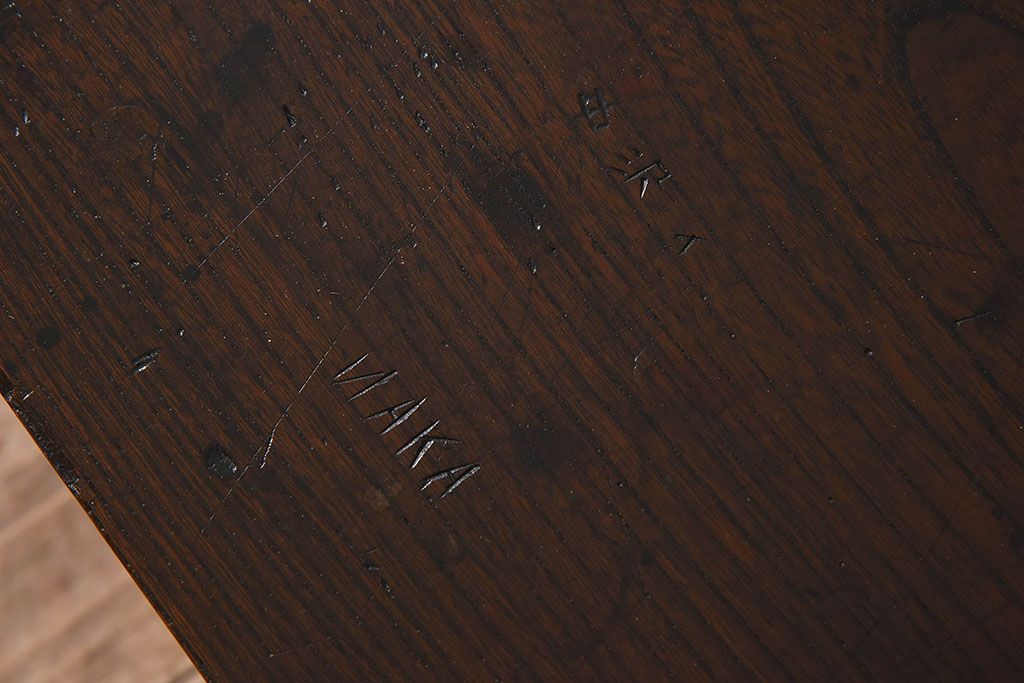 アンティーク雑貨　総ケヤキ材　天板一枚板!古い木の質感が味わい深い文机(2)