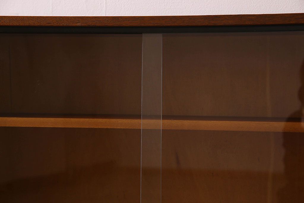 北欧家具　オーク材　温か味のあるデザインの収納棚(戸棚)