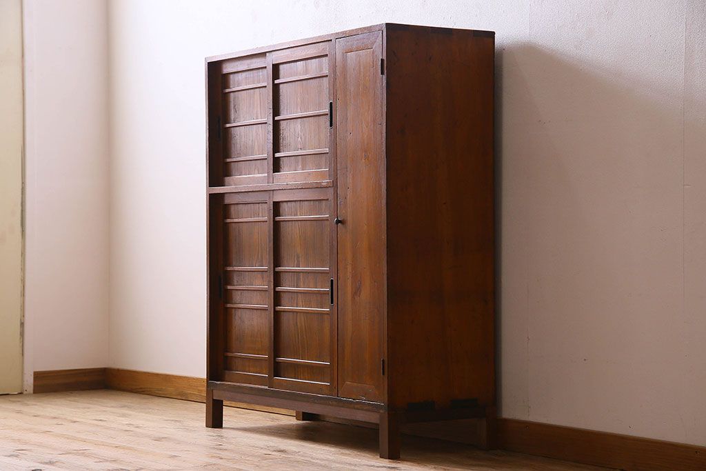 アンティーク家具　大正〜昭和期　大振りなサイズが魅力のシックな収納棚(下駄箱)