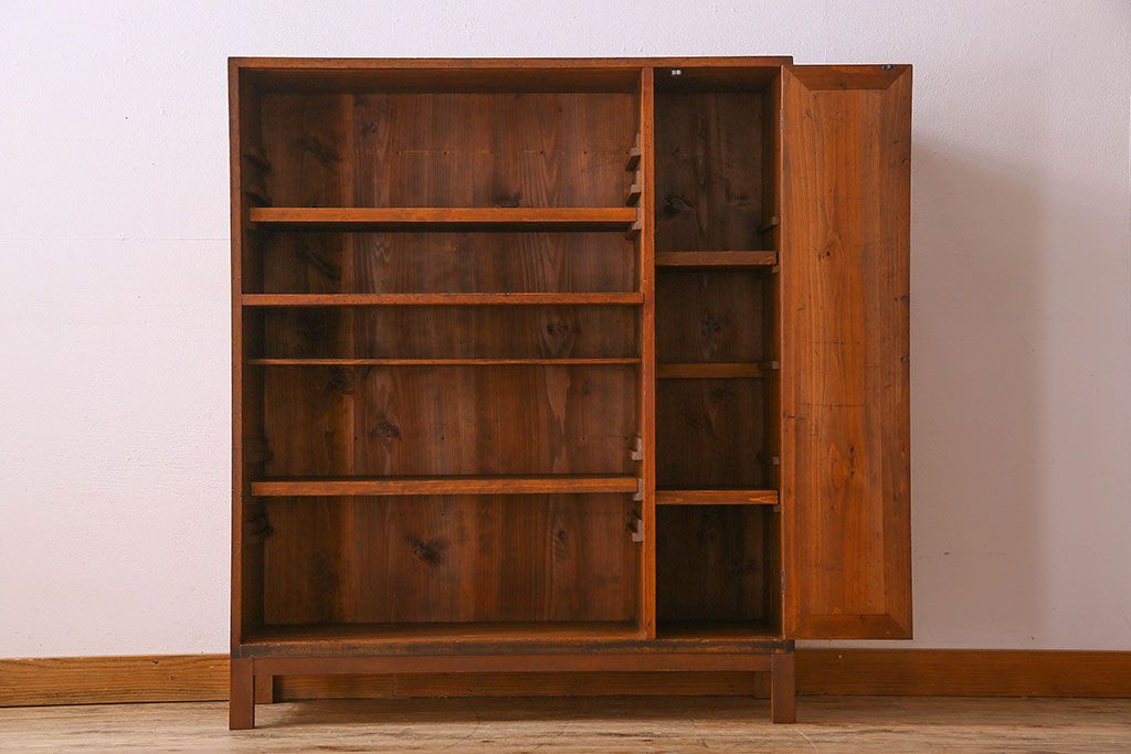 アンティーク家具　大正〜昭和期　大振りなサイズが魅力のシックな収納棚(下駄箱)