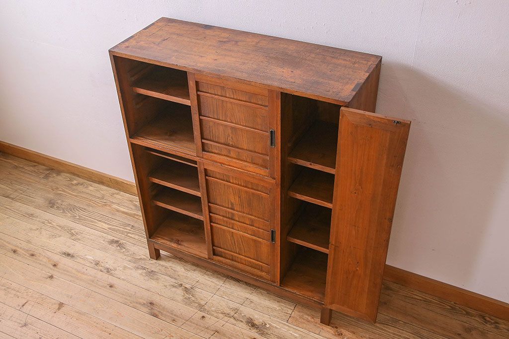 アンティーク家具　大正〜昭和期　大振りなサイズが魅力のシックな収納棚(下駄箱)